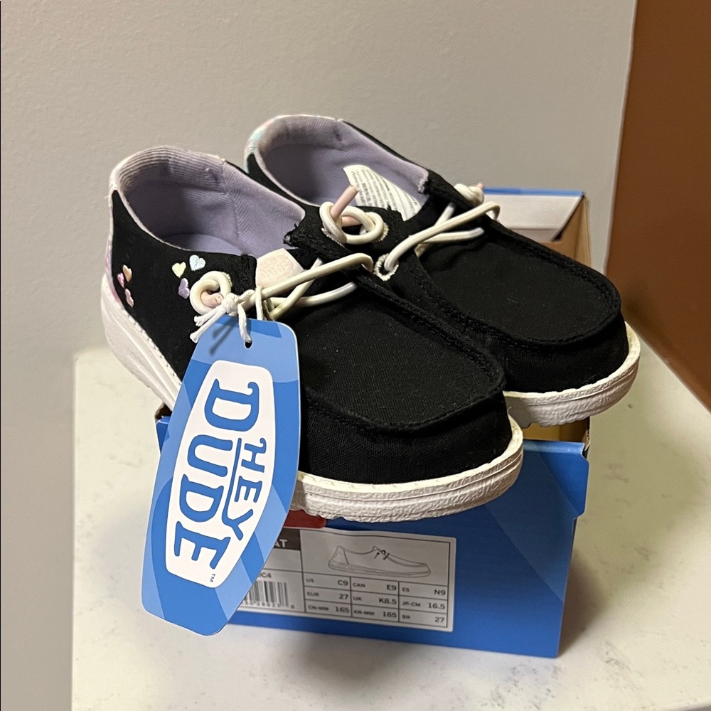 HEY DUDE Girls Sneakers Size 9 Wendy T Sweet Treat Pink/Black with Heart Accents